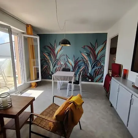 : Beautiful Flat With Large Terrace * Αντίμπ